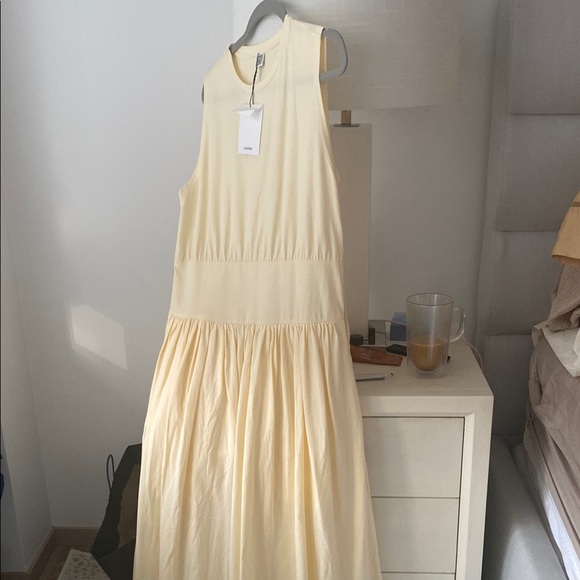 Light cream  Sleeveless Dress - Picture 5 of 5